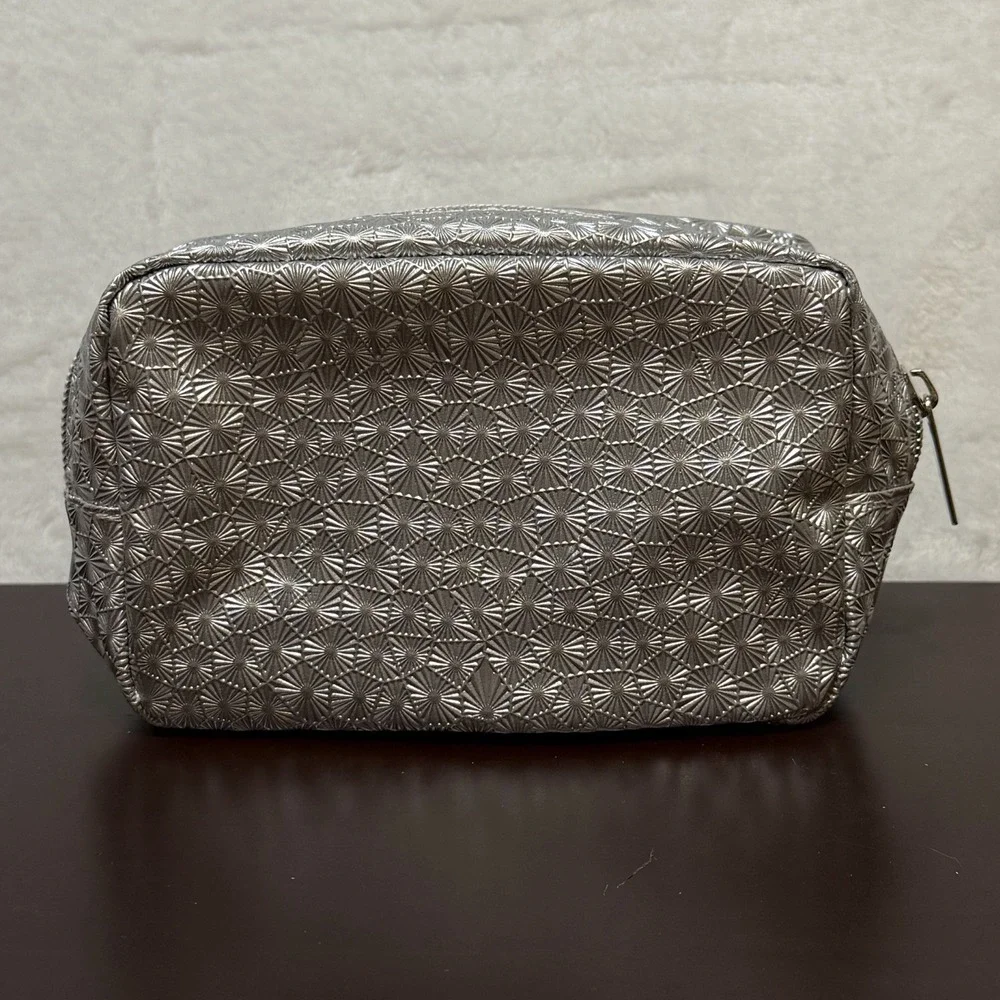 MAC Silver Metallic Cosmetic Makeup Bag Holiday 6in x 4in Zipper Close